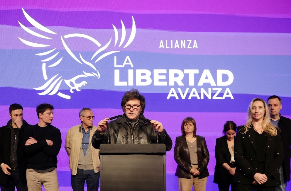 Tras la derrota electoral, Milei arma mesas políticas para reordenar su gestión y acercarse a gobernadores