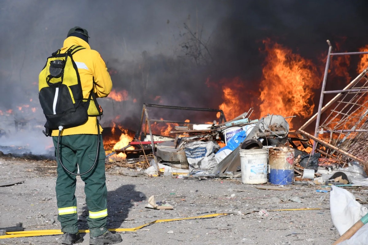 Incendio en Ampliación 20 de Junio: Investigan si fue intencional y buscan responsables