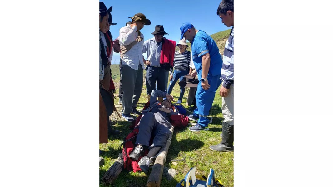 Rescatan a un joven que cayó a un barranco en La Caldera