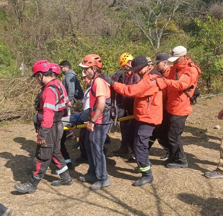 Otro rescate en San Lorenzo: Hombre lesionado asistido en el Cerro Elefante