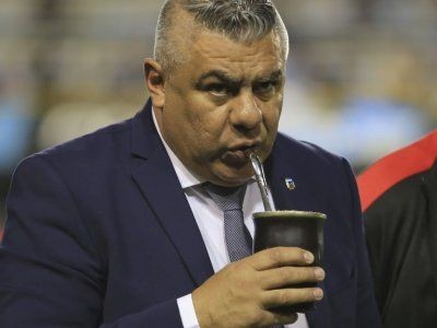 Chiqui Tapia entre la gloria y la polémica: El fútbol argentino en la cuerda floja