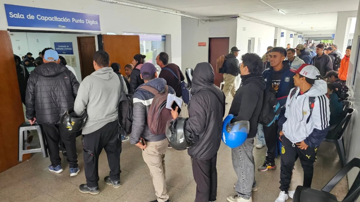 Furor por la mecánica: 8.000 inscriptos exponen la brecha entre educación formal y salida laboral en Salta