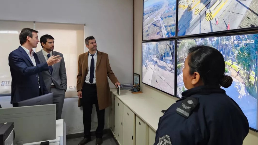 Funcionarios de la Embajada de EEUU recorrieron el 911 y el Centro Operativo