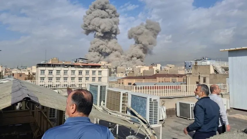Medio Oriente al borde: Israel y Estados Unidos intensifican ataques contra Irán tras la muerte de Khamenei