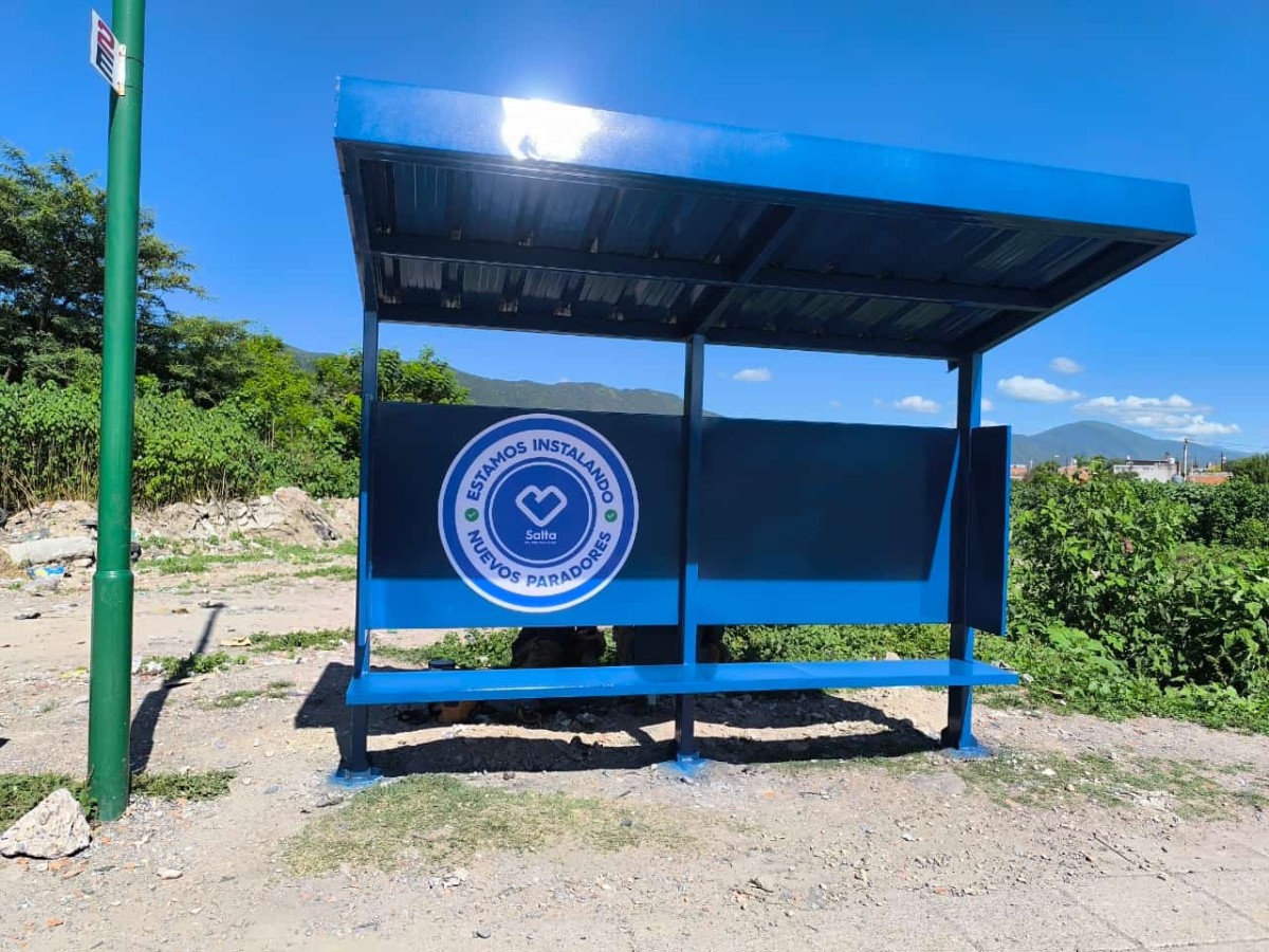 Finalizó la instalación de 45 nuevos paradores de colectivos