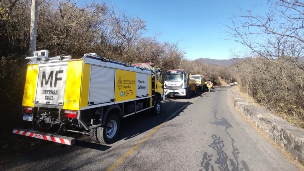 Primeros focos de incendio en el San Bernardo obligan a desplegar operativo de emergencia