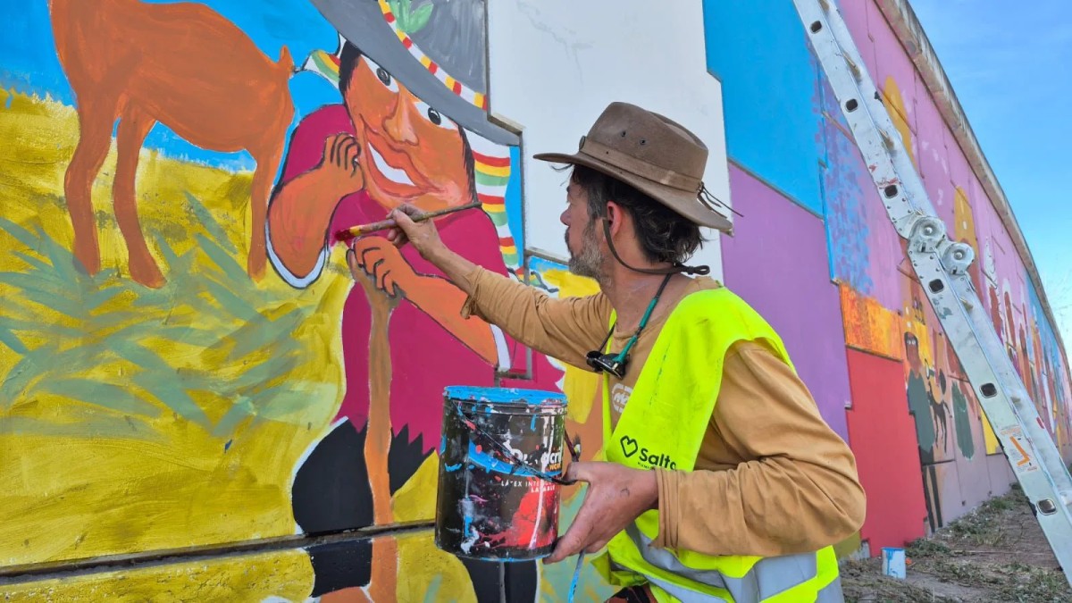 Colores de fe y memoria: Un nuevo mural transforma la rotonda de Limache