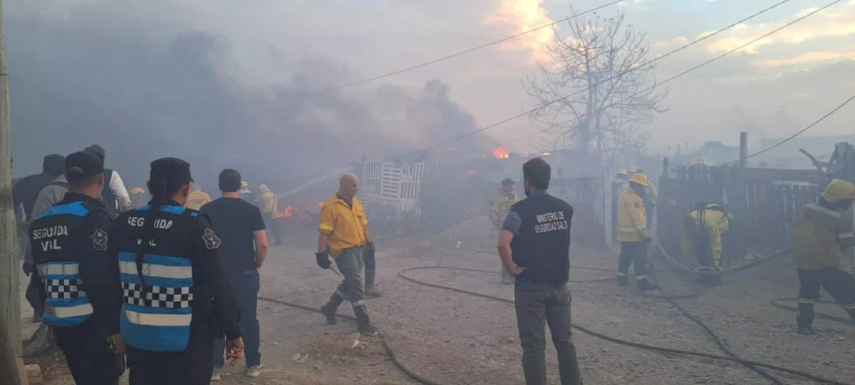 Cuando el fuego arrasó, Salta respondió unida: Más de 40 focos controlados y un despliegue histórico de provincia y municipio