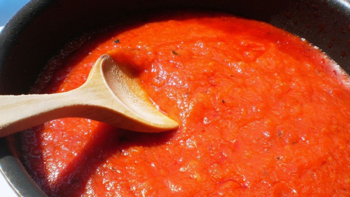 Alerta alimentaria: ANMAT recomendó no consumir una reconocida marca de tomate triturado por posible presencia de gusanos