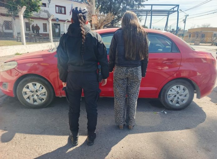Dos mujeres en barrio El Tribuno: Recuperan auto secuestrado y secuestran otro con papeles apócrifos