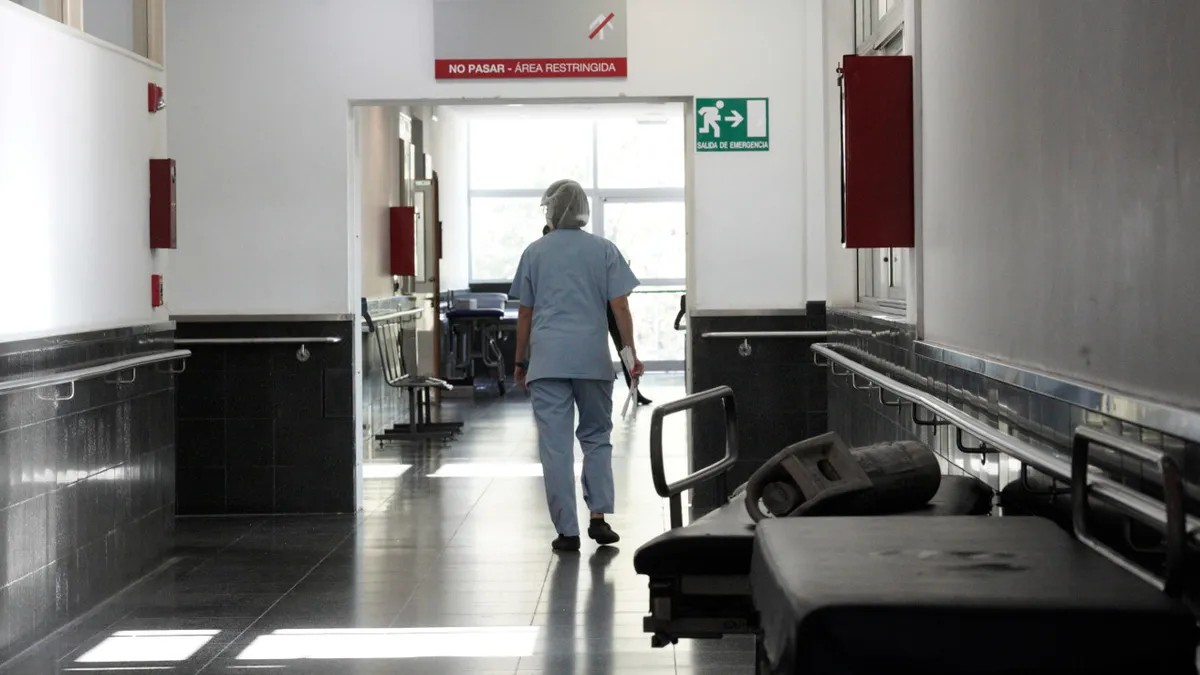 Dos heridos a balazos y un demorado en la madrugada
