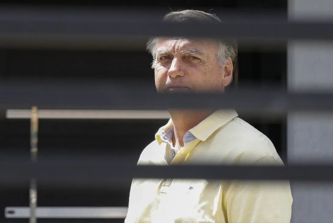 Bolsonaro atribuye a “paranoia” el intento de destruir su tobillera electrónica y niega fuga