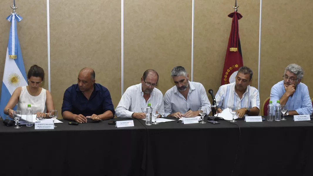 Gobierno y gremios acuerdan incremento salarial del 9% para el primer semestre
