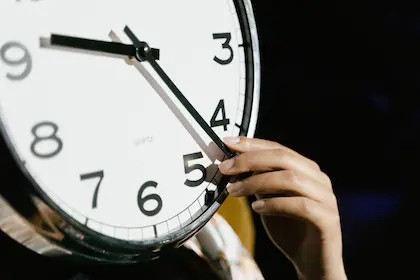 ¿Argentina atrasa la hora? El Congreso debate volver al huso horario histórico para ahorrar energía