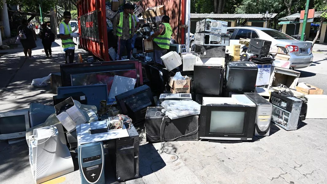 Éxito del RAAETÓN: 20 toneladas de residuos electrónicos serán reutilizadas en escuelas técnicas
