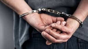 Violó el arresto domiciliario y volvió a prisión un acusado vinculado a la muerte de una joven