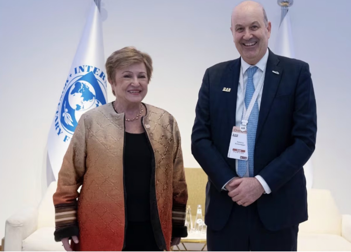 Mientras el FMI audita el acuerdo, Sturzenegger expone la desregulación de Milei ante Kristalina Georgieva
