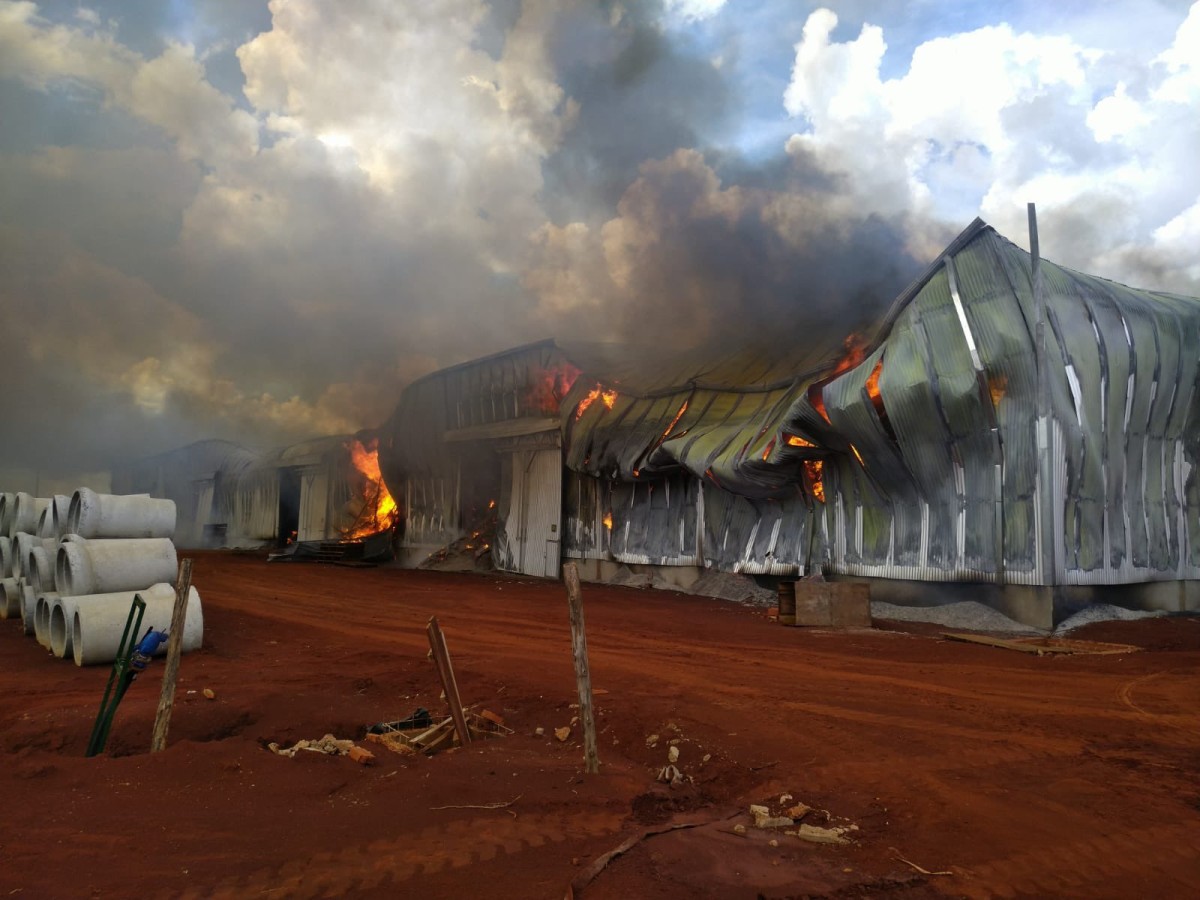 Playadito: Incendio devastador en una de las principales yerbateras de Corrientes