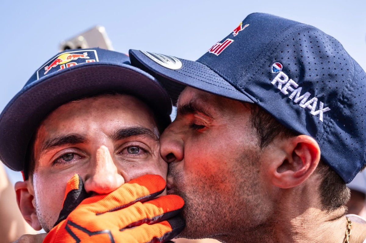 Luciano Benavides es campeón del Dakar 2026 en motos: Ganó por solo dos segundos y logró una hazaña histórica