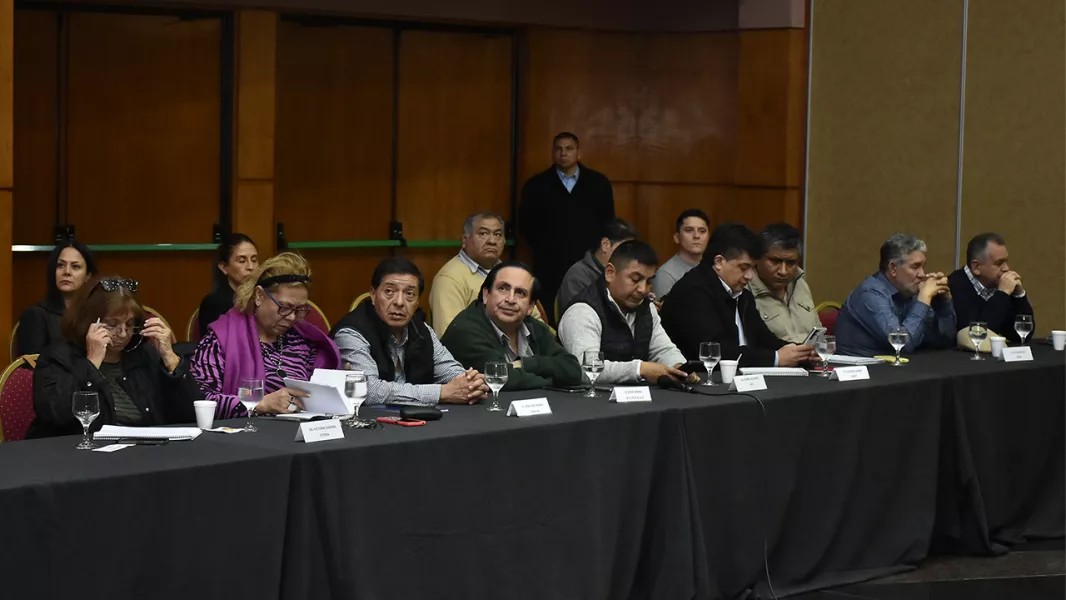 La Provincia propuso a gremios estatales un aumento salarial del 18% anual y retomarán las negociaciones la próxima semana