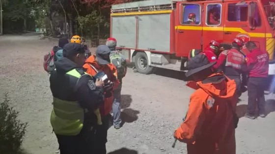 Rescate nocturno en San Lorenzo: salvaron a cuatro personas extraviadas en el cerro Abra de la Cruz
