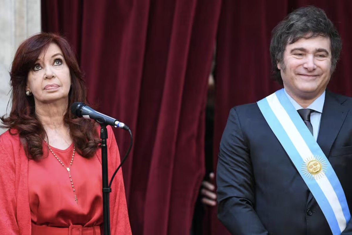Cristina Kirchner denunciada por estafa en su jubilación, responde con un desafiante mensaje a Milei
