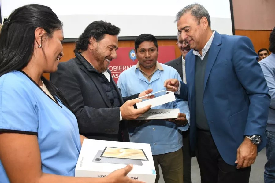 Salta lleva el hospital a la casa: Entregan 269 tablets y lanzan la segunda etapa del sistema de salud digital