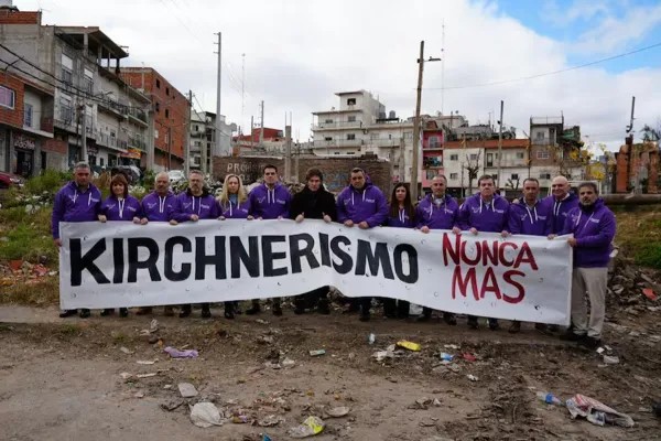 Milei busca recuperar apoyo tras semanas turbulentas y encara la campaña con una gira por 12 provincias