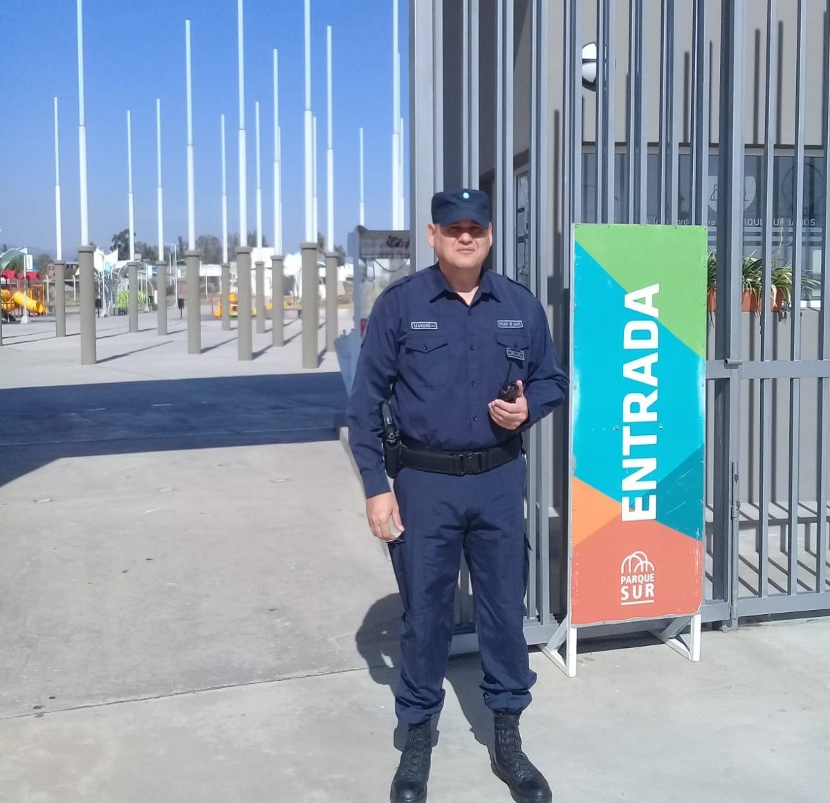 Policía salva a una nena que se ahogaba con una golosina en el Parque Sur