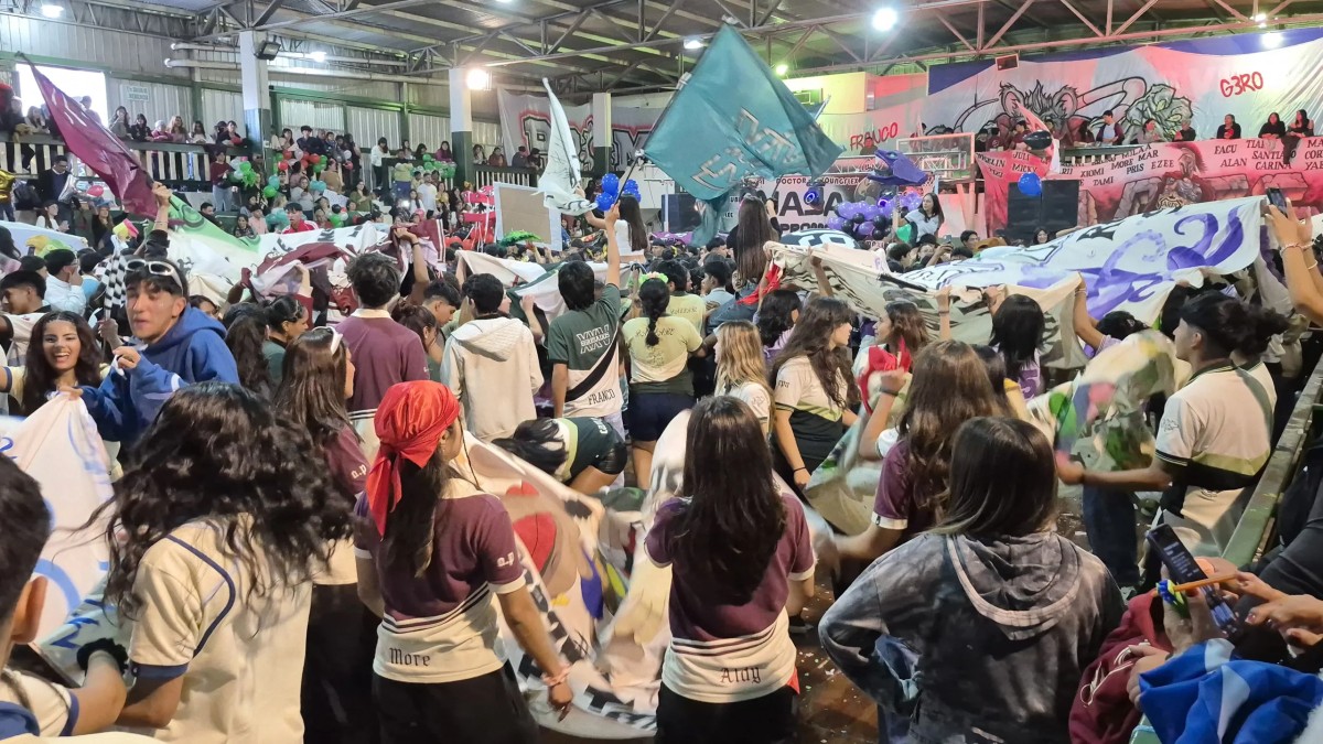 Más de mil jóvenes vivieron el “Banderazo 2025” en el Complejo Vitale