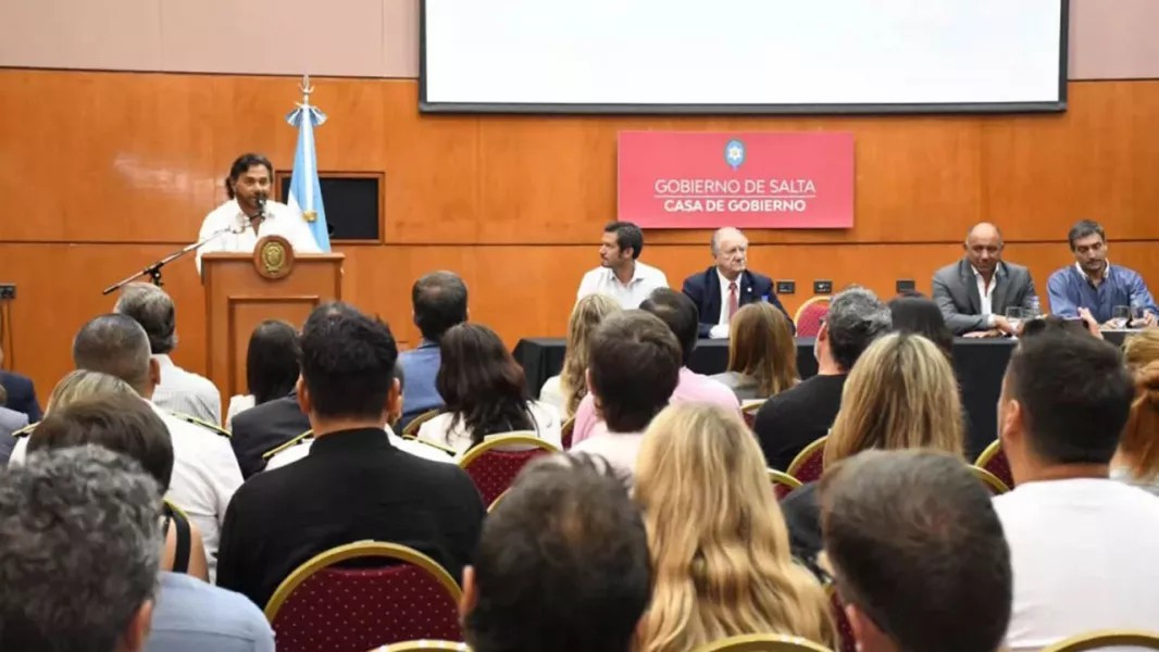 Once millones de hojas menos: El Estado salteño empieza a despedirse del papel