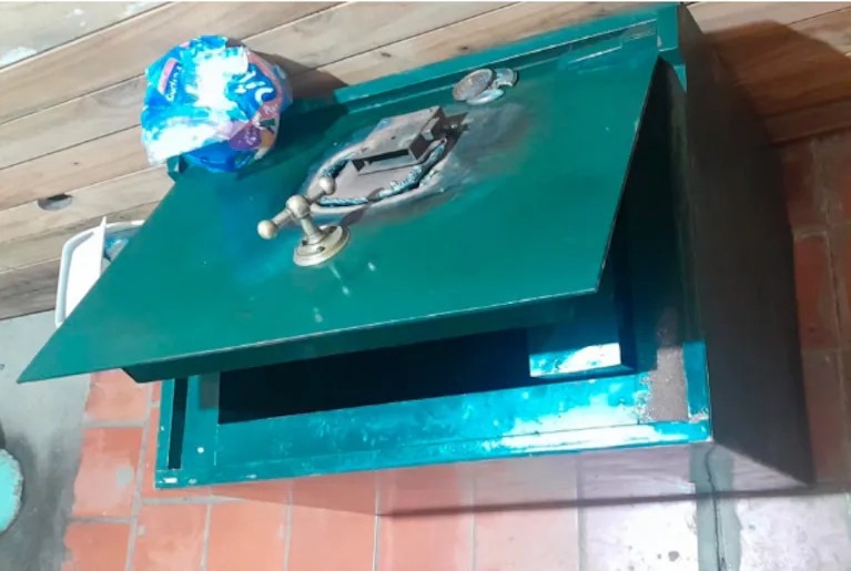 Millonario robo en una estación de servicio de Entre Ríos: Se llevaron dos cajas fuertes con más de 800 mil dólares y 130 millones en pesos y cheques