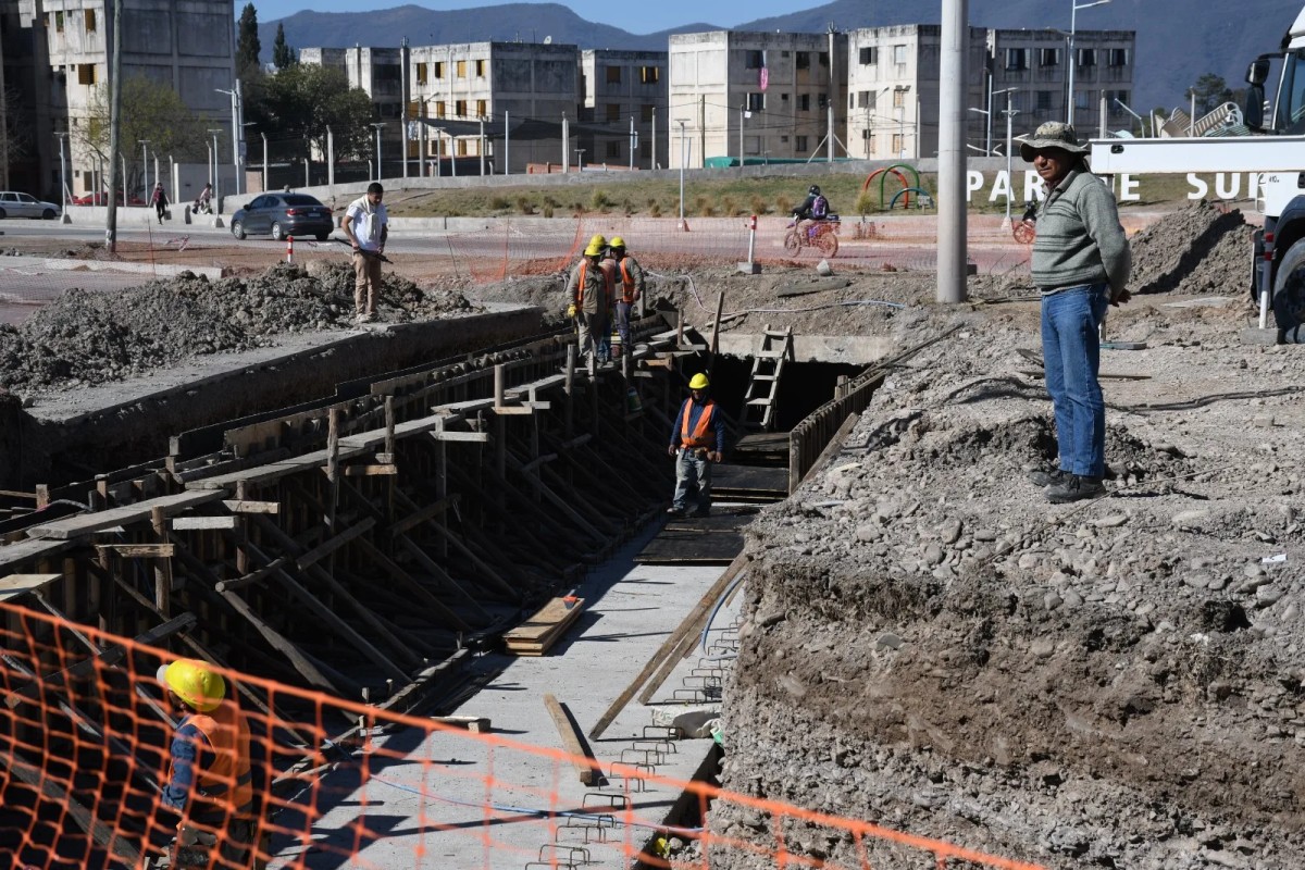 Obra clave para el verano: Avanzan los trabajos del nuevo desagüe pluvial en zona sur