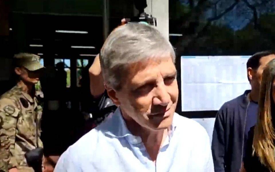 Caputo asegura estabilidad del dólar pero evita dar un precio concreto tras elecciones