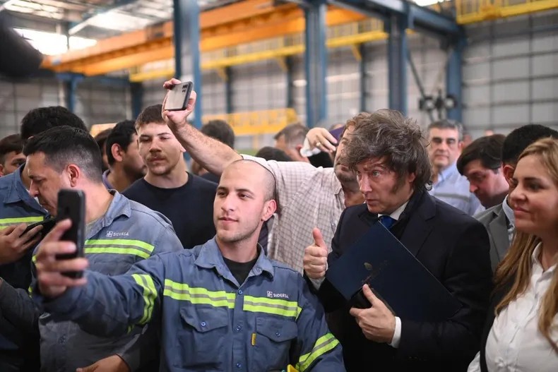 Reforma laboral: El reloj corre y Caputo concentra las definiciones