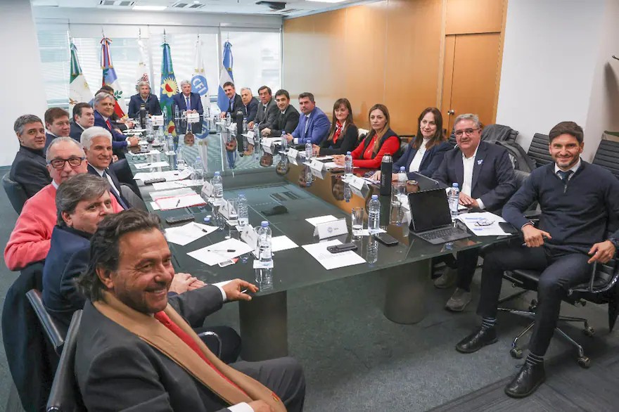 Gobernadores se reacomodan y Milei pierde músculo político en el Congreso