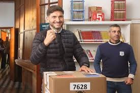 Pullaro se encamina a la reforma constitucional con amplia ventaja y baja participación