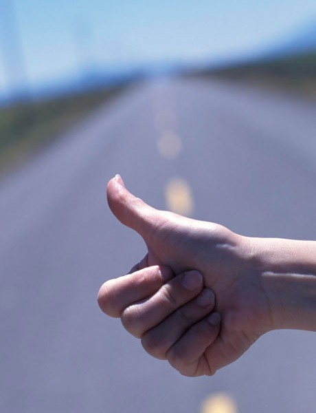 Hizo dedo en la ruta y terminó asaltando al conductor con un cuchillo