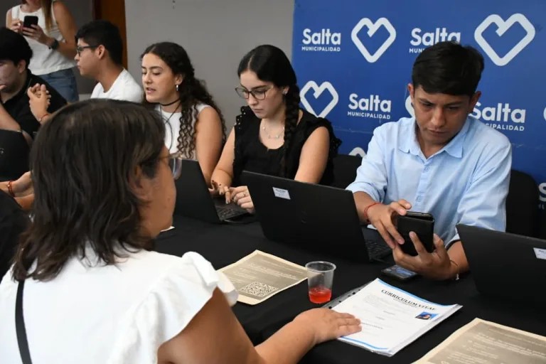 Miles de vecinos agotaron en horas la iniciativa municipal “Ruta del Trabajo”