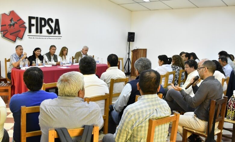 Intendentes presionan por la caída de fondos y exponen la falta de respuestas en medio de la crisis