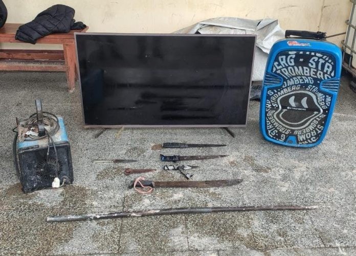 El enfrentamiento escaló y terminó con un joven detenido en villa Lavalle