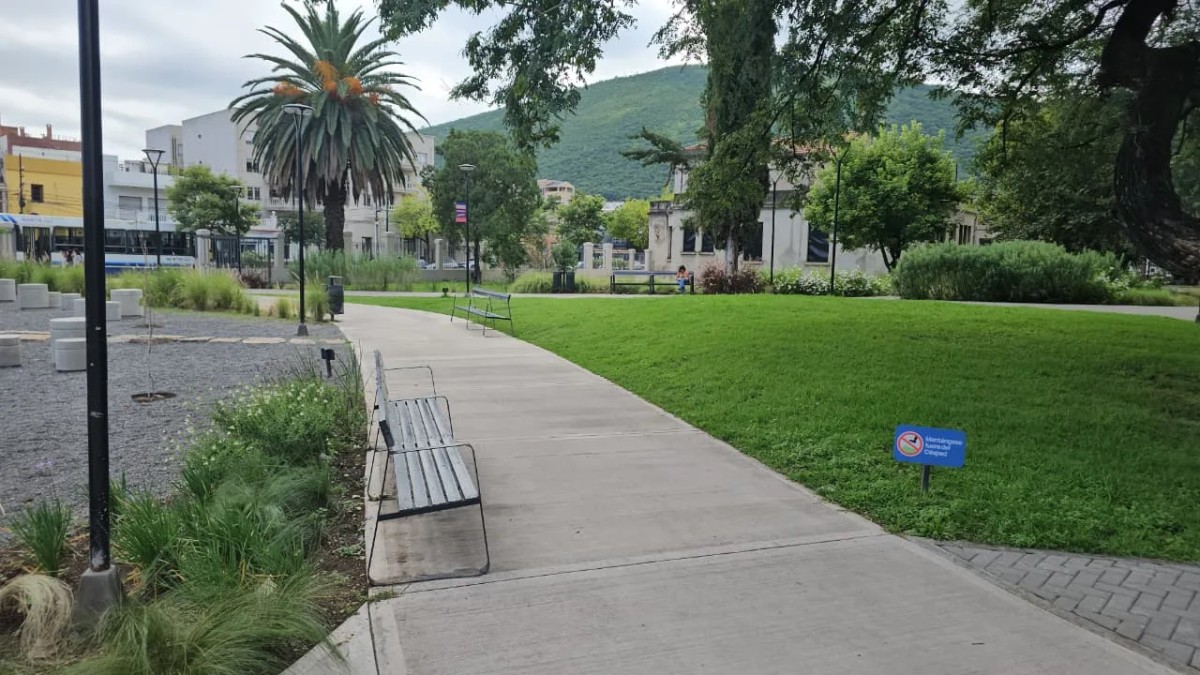 Ex Palúdica: La plaza crece, pero sigue cerrada y bajo advertencia