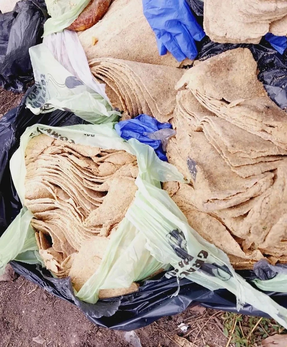 Altamente crocante: Vendía milanesas hechas con papel higiénico en plena fiesta popular