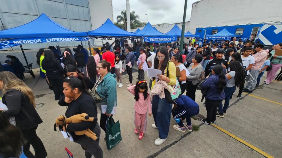 Certificado exprés y filas largas: 55 mil personas pasaron por el operativo “Volviendo a Clases”