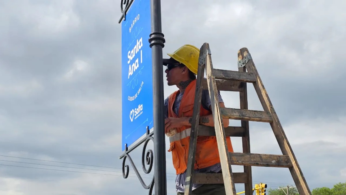 100 barrios ya lucen su nombre en la ciudad: Carteles que orientan y fortalecen la identidad vecinal