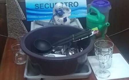 La heladería cerró, pero ellos querían llevarse algo