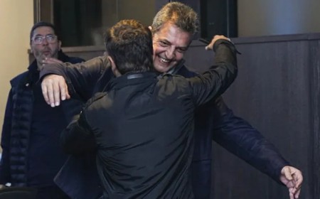 El búnker de Fuerza Patria celebra la contundente victoria de Axel Kicillof sobre La Libertad Avanza