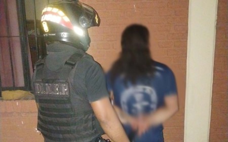 Motor adulterado y un joven detenido: Control policial en Grand Bourg revela irregularidad en una moto