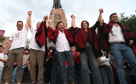 “El poncho salteño se alza en las urnas”: Multitudinario cierre de campaña de Gustavo Sáenz y “Primero los Salteños”