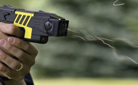 La oposición libertaria reabre el debate por las Taser en Salta